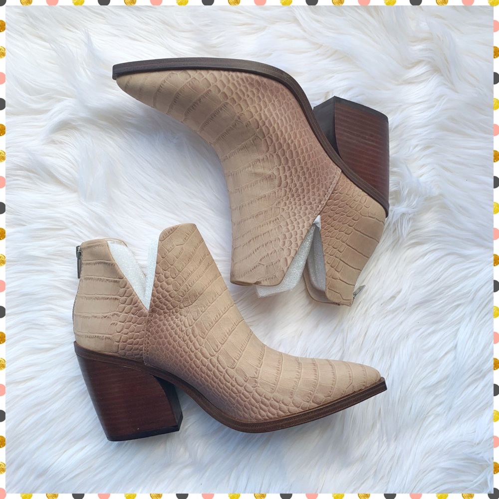 Vince Camuto Gigietta Toasty Embossed Leather